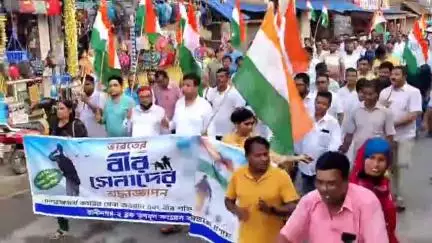 রানিনগর ২: রানীনগর বাজারে বীর সেনাদের শ্রদ্ধা জানিয়ে তৃণমূল কংগ্রেসের পদযাত্রা উপস্থিত বিধায়ক