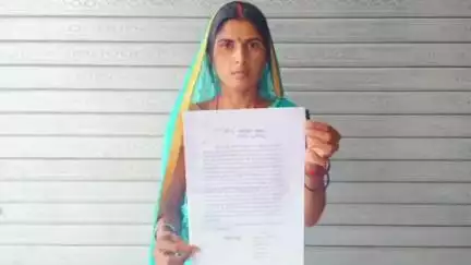 खड्डा: मारपीट के मामले में नेबुआ नौरंगिया थाने में महिला को न्याय न मिलने पर महिला ने SP से की शिकायत, पुलिस पर लगाए गंभीर आरोप