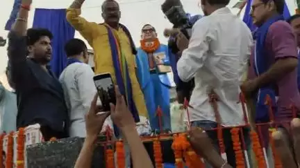 रीगा प्रखण्ड रीगा प्रथम पंचायत इमली बाजार पर बाबा साहब भीमराव अंबेडकर जी का प्रतिमा अनावरण