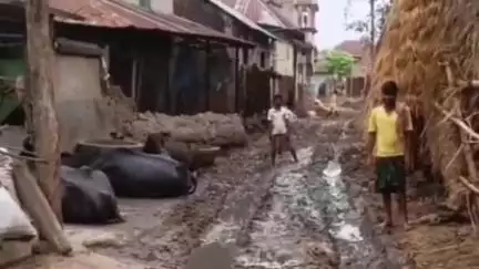 সাগরদিঘি: রাস্তার বেহালদশা সাগরদিঘী ব্লকের খৈরাটি গ্রামের, দেখা নেই এলাকার কোন জনপ্রতিনিধির,ক্ষোভ স্থানীয়দের #jansamasya