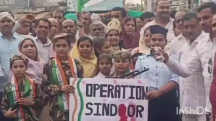 मल्हारगढ़: पिपलियामंडी मे नागरिकों ने तिरंगा झंडा लहराते हुए निकाली तिरंगा यात्रा,गलियों मे गुजे देशभक्ति के नारे #ऑपरेशन सिंदूर