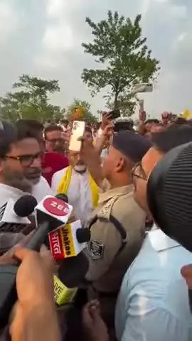 तुम SDM हो तो ये ब्रिटिश राज चल रहा है कि गांव में आने से पहले तुम्हारी परमिशन लेनी पड़ेगी 
#viralreelsシ #fbreels2025ツ #trendingreels
