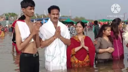 డోర్నకల్: కుటుంబ సభ్యులతో కలిసి సరస్వతీ పుష్కరాల సందర్భంగా పవిత్ర స్నానమాచరించిన ఎమ్మెల్యే రామచంద్రనాయక్