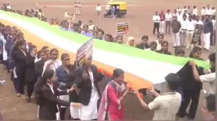 ಚಿಕ್ಕೋಡಿ: ಪಟ್ಟಣದ ಆರ್‌.ಡಿ ಹೈಸ್ಕೂಲ್ ಮೈದಾನದಲ್ಲಿ ಬಿಜೆಪಿ ನಾಯಕರಿಂದ ತಿರಂಗಾ ರ್‍ಯಾಲಿ ಆಯೋಜನೆ