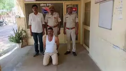 #Balotra: थाना समदड़ी द्वारा ‘‘ऑपरेशन शिकंजा’’ के तहत 5000₹ का ईनामी अपराधी कन्हैयालाल गिरफ्तार।
#BalotraPolice #News