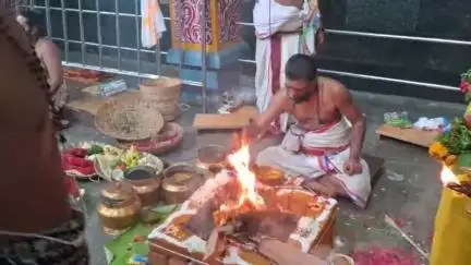 புரசைவாக்கம்: காளிகாம்பாள் கோவிலில் 1 கோடி 57 லட்சம் மதிப்பீட்டு திருப்பணிகள் - அமைச்சர் சேகர்பாபு தொடங்கி வைத்தார்