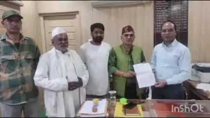 डुंडा: धनारी क्षेत्र के ग्रामीणों ने डुंडा के देवीधार स्थित मोक्ष घाट के सुधारीकरण की मांग की, डीएम को भेजा ज्ञापन