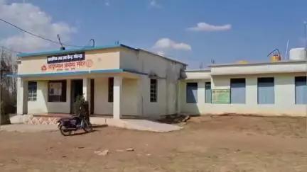 सिमरिया: मोहन्द्रा में फैल रही अज्ञात बीमारी, CMHO ने जांच हेतु भेजी डॉक्टरों की जिला स्तरीय टीम