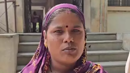परांडा: आनाळा येथे रस्ता मागण्यासाठी गेलेल्या दांपत्याला मंडल अधिकाऱ्यांनी दिले केस करण्याची धमकी, हिरवे दांपत्याचा आरोप