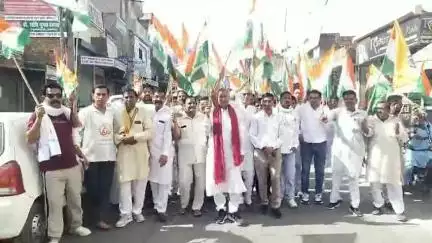 एलेनाबाद: भाजपा ने शहर में निकाली तिरंगा यात्रा, पूर्व चेयरमैन एवं भाजपा नेता अमीरचंद मेहता ने दिखाई हरी झंडी