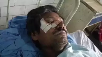 তুফানগঞ্জ ২: বাঁশতলা ব্রিজ এলাকায় রাজ্য সড়কের উপর সাইকেল ও টোটোর সংঘর্ষ ,ঘটনায় আহত সাইকেল আরোহী ভর্তি হাসপাতালে