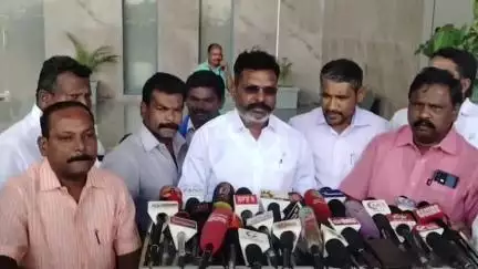 திருச்சி கிழக்கு: "உச்சநீதிமன்ற தீர்ப்பை விமர்சிக்கும் வகையில் குடியரசு தலைவரை பாஜக செய்லபட வைக்கிறது" - விமான நிலையத்தில் திருமாவளவன் MP பேட்டி