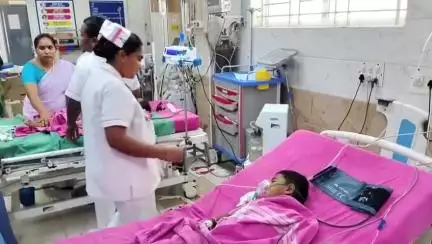 மேட்டூர்: தொட்டில் பட்டியில் குடிநீர் குழாய் தோண்டப்பட்ட குழியில் விழுந்த இரண்டு சிறுவர்களும் மருத்துவமனையில் அனுமதி