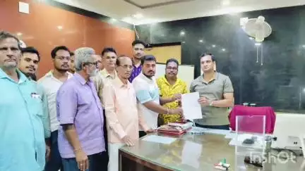 ନିମାପଡା: ରାସ୍ତା ସମସ୍ୟା ଓ କେନାଲରେ ଜଳ ଯୋଗାଣ ପାଇଁ ପୂର୍ତ୍ତ ସଡ଼କ ଯନ୍ତ୍ରୀ ଓ ଜଳ ସମ୍ପଦ ଅଧିକ୍ଷଣ ଯନ୍ତ୍ରୀନକୁ ଜାଗ୍ରତ ଯୁବଶକ୍ତି ସଂଗଠନ ପକ୍ଷରୁ