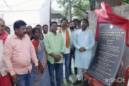 वन मंत्री केदार कश्यप ने ग्राम कुम्हली व बनियागांव में विभिन्न विकास कार्यों का भूमि पूजन किया