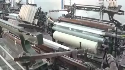 இராஜபாளையம்: சத்திரப்பட்டி பகுதியில் மருத்துவ துணி தயாரிக்கும் சிறுகுறு விசைத்தறி உரிமையாளர்கள் கூலி உயர்வு கேட்டு ஏழாவது நாளாக வேலை நிறுத்தம்