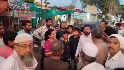 मोताळा: शहरातील बाजारातील दुकानाला आग लागून झालेल्या नुकसानीची ठाकरे ठाकरे गट शिवसेना प्रवक्त्या जयश्री शेळके यांनी केली पाहणी
