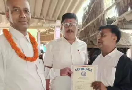 रोसड़ा: रोसड़ा अधिवक्ता संघ चुनाव: विजयी उम्मीदवारों को मिले प्रमाण पत्र
