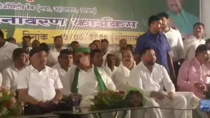 गुरुआ: तेजस्वी यादव के स्वागत में गुरुआ में उमड़ा जनसैलाब, उमेश प्रसाद वर्मा की प्रतिमा का किया गया अनावरण