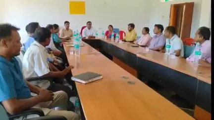 जलडेगा: जलडेगा प्रखंड कार्यालय में दो विद्यालयों का सामाजिक अंकेक्षण, बीडीओ ने दिए निर्देश