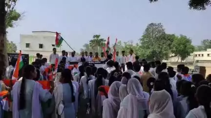 प्रतापपुर: प्रतापपुर में ‘ऑपरेशन सिंदूर’ को समर्पित तिरंगा यात्रा में गूंजा राष्ट्रप्रेम, छात्राओं की भागीदारी #opretion_sindoor