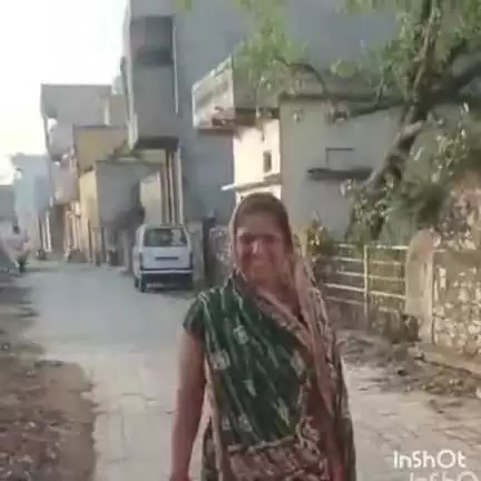 गढ़ी: लोहारिया के भोई मोहल्ले में नालियों की सफाई का कीचड़ सड़कों पर, लोग परेशान