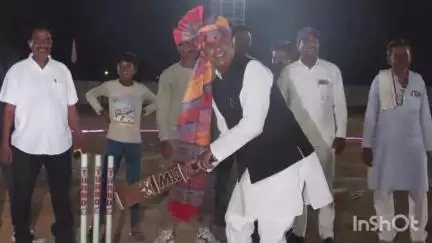 कुरवाई: कॉलेज ग्राउंड में विधानसभा स्तरीय क्रिकेट टूर्नामेंट का शुभारंभ, विधायक शामिल हुए