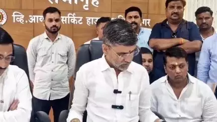 पारनेर: जिल्ह्यासाठी वैद्यकीय महाविद्यालय मंजूर झालं त्यावरून सध्या राजकारण सुरू असून त्यावर खासदारनिलेशलंकेयांनीप्रतिक्रियादिली