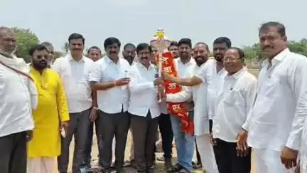 शेवगाव: शेवगाव मध्ये देवा भाऊ कुस्ती स्पर्धेच्या चांदीच्यागद्येचं पूजन