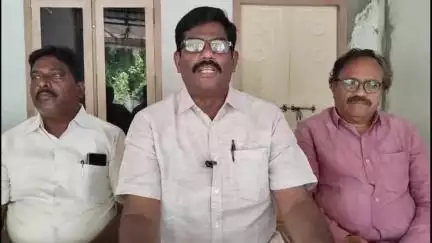 పాలకొల్లు: సమాజంలో యువత భవిష్యత్తును నాశనం చేస్తున్న తాతాజీ లాంటి క్రికెట్ బుకీలను బహిష్కరించాలి - పెదలంక సర్పంచ్ తాళ్ల నాగరాజు