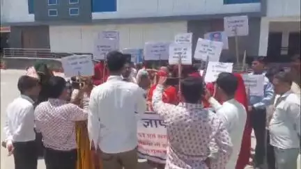 केकड़ी: केकड़ी में भू-माफियाओं ने सरकारी और दलित समाज की जमीनों पर किया अतिक्रमण, आक्रोशित लोगों ने ADM को सौंपा ज्ञापन