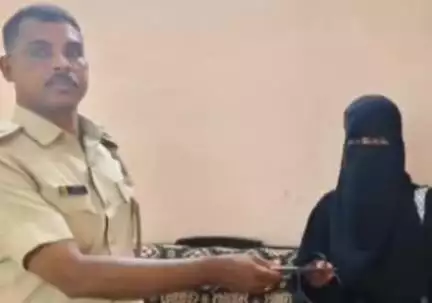 ಭಟ್ಕಳ: ಕಳೆದು ಹೋಗಿದ್ದ ಮೊಬೈಲ್ ಪತ್ತೆ ಹಚ್ಚಿ ವಾರಸುದಾರರಿಗೆ ನಗರ ಪೊಲೀಸ್ ಠಾಣೆಯಲ್ಲಿ ಹಸ್ತಾಂತರ