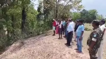 बिशुनपुर: उपायुक्त ने जमटी गांव का किया दौरा, ग्रामीणों की समस्याओं के समाधान के लिए दिए आवश्यक निर्देश