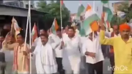 भानपुर: सल्टौआ बाजार में प्रमुख प्रतिनिधि के नेतृत्व में निकाली गई भव्य तिरंगा यात्रा, भारत माता के लगे जयकारे
