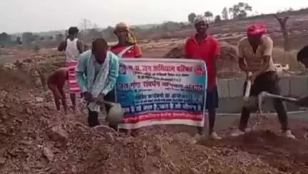 बिछुआ: ग्राम सुरंगी में जल संरक्षण पर संगोष्ठी का आयोजन किया गया
