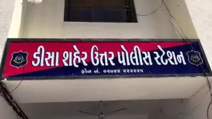 ડીસા: ડીસા ઉતર પોલીસે વધુ બાઈક ચોરીનો ભેદ ઉકેલાયો હાઈવે પરથી બિનવારસી મલી આવ્યું બાઈક મુળ માલિકને સોંપવામાં આવ્યું