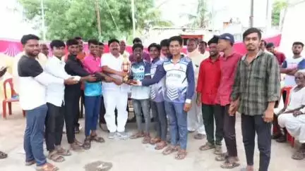 ಆಳಂದ: ಬೊಮ್ಮನಹಳ್ಳಿ ಗ್ರಾಮದಲ್ಲಿ 19 ವರ್ಷದೊಳಗಿನ ಯುವಕರ ಕ್ರಿಕೆಟ್ ಪಂದ್ಯವಳಿ