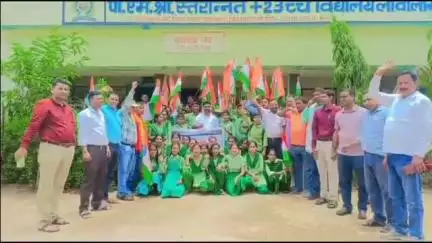 लावालौंग: लावालौंग में ऑपरेशन सिंदूर की सफलता पर निकाली गई तिरंगा सम्मान यात्रा