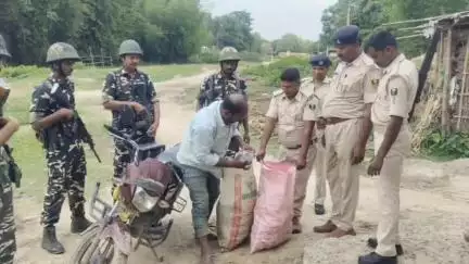 सिकटी: कुतुमगंज सीमा पर SSB एवं पुलिस की संयुक्त कार्यवाही में वाहन चेकिंग के दौरान शराब के साथ एक आरोपी गिरफ्तार