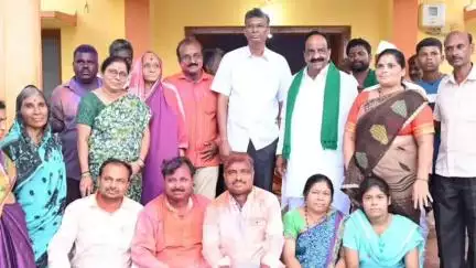 ಅಣ್ಣಿಗೇರಿ: ಅಣ್ಣಿಗೇರಿ ಪಟ್ಟಣದಲ್ಲಿ ಪುರಸಭೆಯ ನೂತನ ಅಧ್ಯಕ್ಷ ಉಪಾಧ್ಯಕ್ಷರಿಗೆ ಸಚಿವ ಸತೀಶ್ ಜಾರಕಿಹೊಳಿ ಸನ್ಮಾನಿಸಿ ಗೌರವಿಸಿದರು