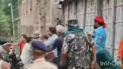 नौहट्टा: नवहट्टा के लालपुर स्कूल में चुनाव के दौरान बवाल, दो पक्षों में मारपीट