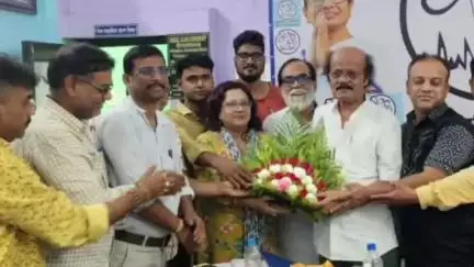 বেলডাঙা ২: বহরমপুর সাংগঠনিক প্রাথমিক শিক্ষক সমিতির পক্ষ থেকেসংবর্ধনা জ্ঞাপন 
রাজ্যতৃণমূল কংগ্রেসের সম্পাদক রবিউল আলম চৌধুরী কে