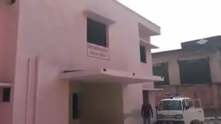 खड्डा: बगहवा इनार के पास बाइक और टैंकर की टक्कर में युवक की दर्दनाक मौत, पुलिस पोस्टमार्टम की कार्रवाई में जुटी
