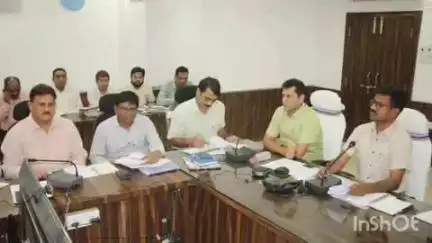 कोटर: कलेक्ट्रेट सभागार में कलेक्टर ने समय-सीमा प्रकरणों की बैठक ली