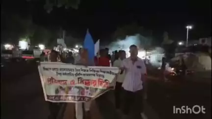 সীমলাপাল: বিকাশ ভবনে শিক্ষক-শিক্ষা কর্মীদের ওপর বর্বরোচিত পুলিশি আক্রমণের প্রতিবাদে মিছিল ও প্রতিবাদ সভা হল সিমলাপাল বাজারে