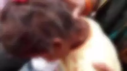 बांसगांव: बांसगांव थाना क्षेत्र के पांडेयपार में सड़क पर बाइक फिसलने से चालक परिवार समेत गिरा, एक बच्ची का सिर फटा