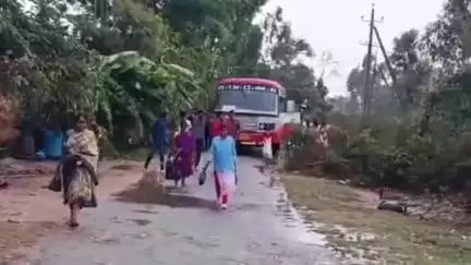 ಅರ್ಕಲ್ಗುಡ್: ದುಮ್ಮಿ ಮತ್ತು ಕೊಟ್ಟಿಕೆರೆ ಗ್ರಾಮದಲ್ಲಿ ಬಿರುಗಾಳಿ ಸಹಿತ ಮಳೆಗೆ ಹಾರಿ ಹೋದ ಮನೆಯ ಹೆಂಚುಗಳು ಮತ್ತು ಶೀಟ್ ಗಳು