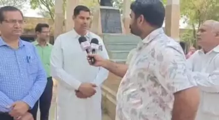 हथीन: मानपुर गांव में शहीद की प्रतिमा खण्डित करने के मामले में प्रशासन के अधिकारियों से मुलाकात करेंगे ग्रामीण