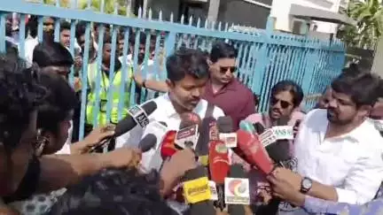 ஆலந்தூர்: விமான நிலையத்தில் முதல்முறையாக செய்தியாளர்களை சந்தித்த தவெக தலைவர் நடிகர் விஜய்