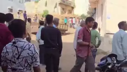 કપડવંજ: કપડવંજના મોટીઝેર માં આતંક મચાવનાર વાનર પાંજરે પુરાયો